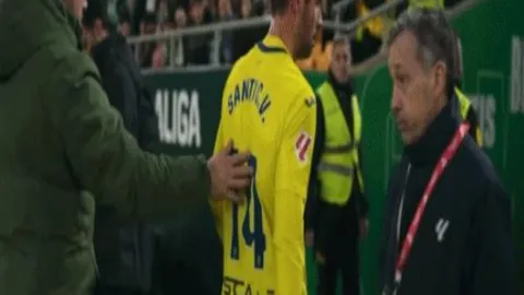 20万狂欢盛事！纽卡胜利大巴闪耀亮相：光亮车身映全体球星风采